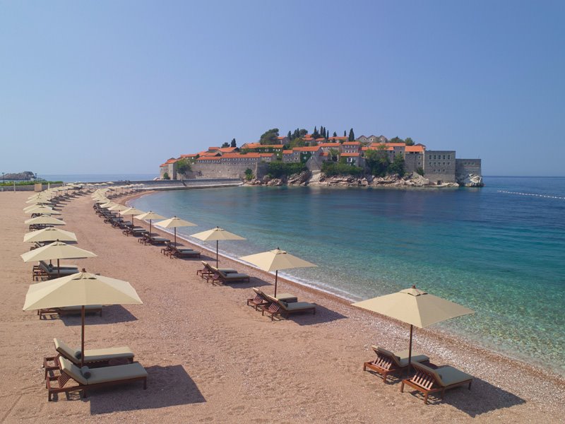Aman-Sveti-Stefan-02-Islet-and-Beach