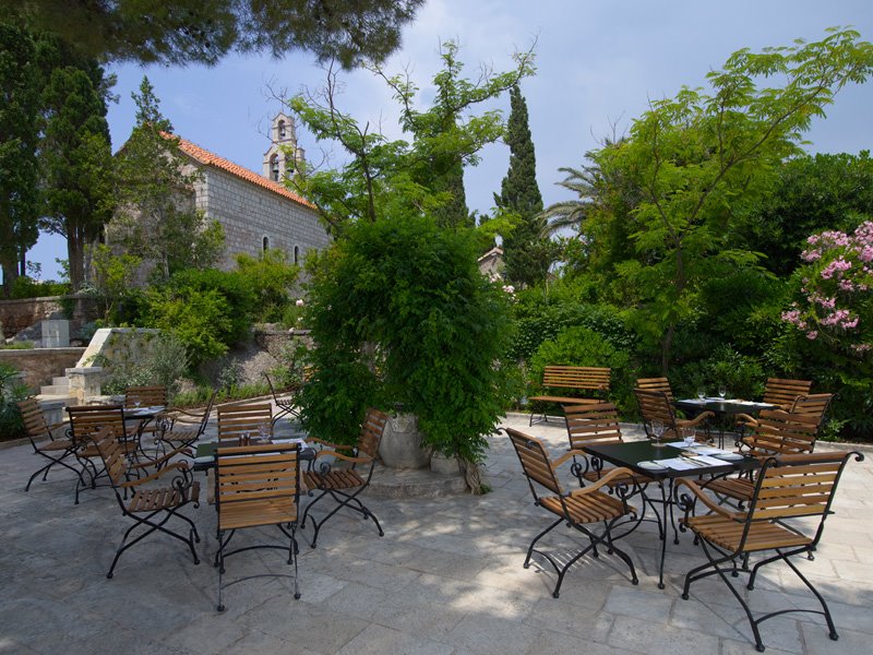 Aman-Sveti-Stefan-10-Piazza
