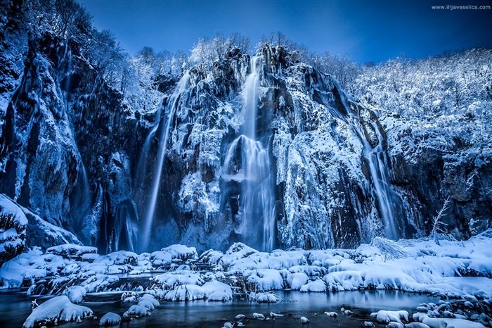 Plitvice-Lakes-WaterFall-Winter