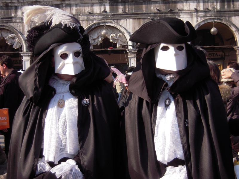 Carnevale-di-Venezia-01-Bauta-mask