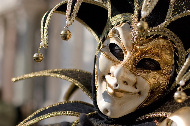 Carnevale-di-Venezia-03-Jester-mask