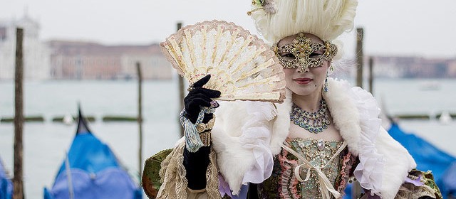 Carnevale-di-Venezia-05-Colombina-mask