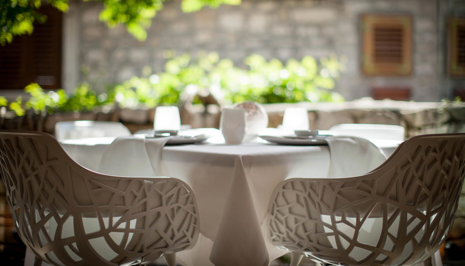 HIRES-MonteRestaurant-1-min