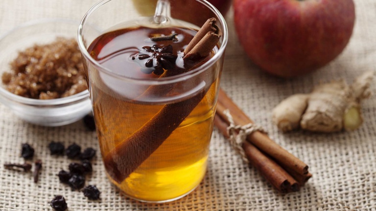 1567-grog-alla-mela-con-cannella-anicechiodi-di-garofano-grog-ricetta-speciale