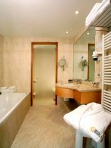 The Hotel Luna Mondschein (7)