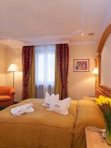 The Hotel Luna Mondschein (8)