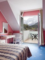 Ramada Hotel & Suites (7)